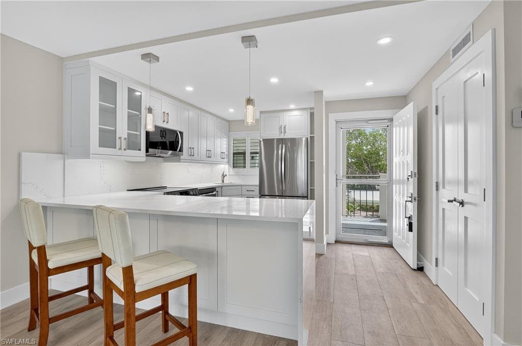 29 High Point CIR E 204 NAPLES, FL 34103