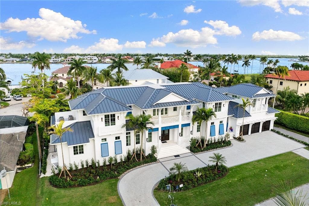 2131 Marina DR NAPLES, FL 34102