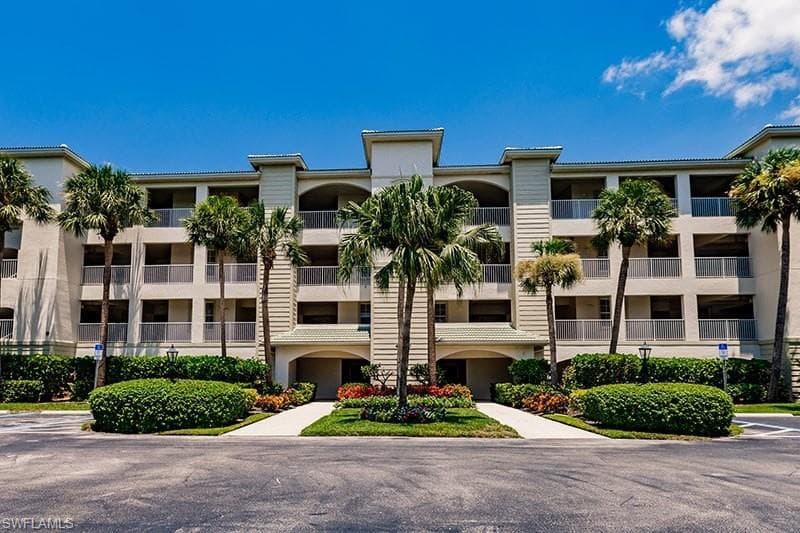 4130 Bayhead DR 101 BONITA SPRINGS, FL 34134
