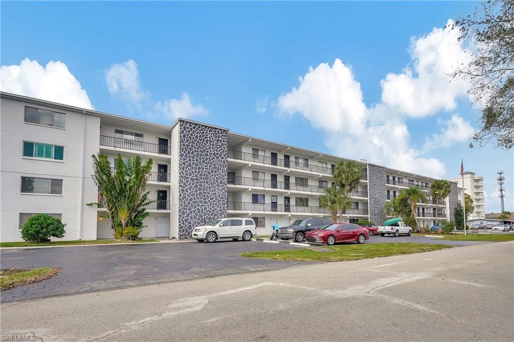 4906 Victoria DR 209 CAPE CORAL, FL 33904