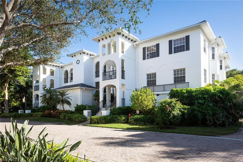 790 Bentwater CIR 203 NAPLES, FL 34108