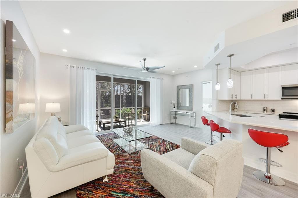 268 Indies DR E 101 NAPLES, FL 34114