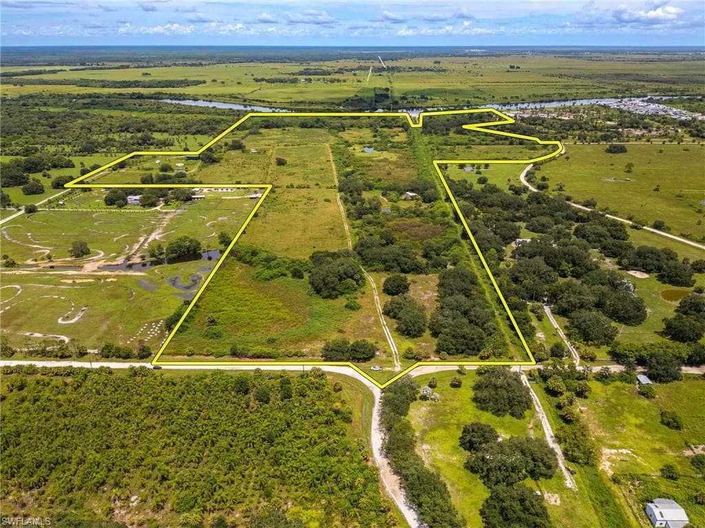 1667 Palomino DR MOORE HAVEN, FL 33471