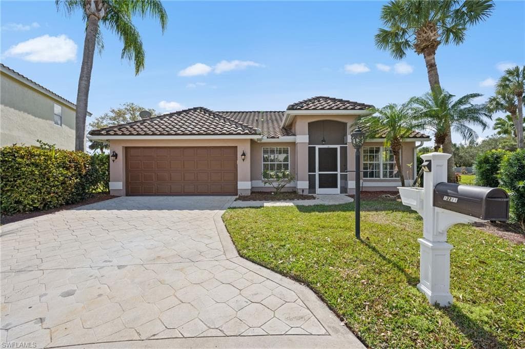 12211 Eagle Pointe CIR FORT MYERS, FL 33913