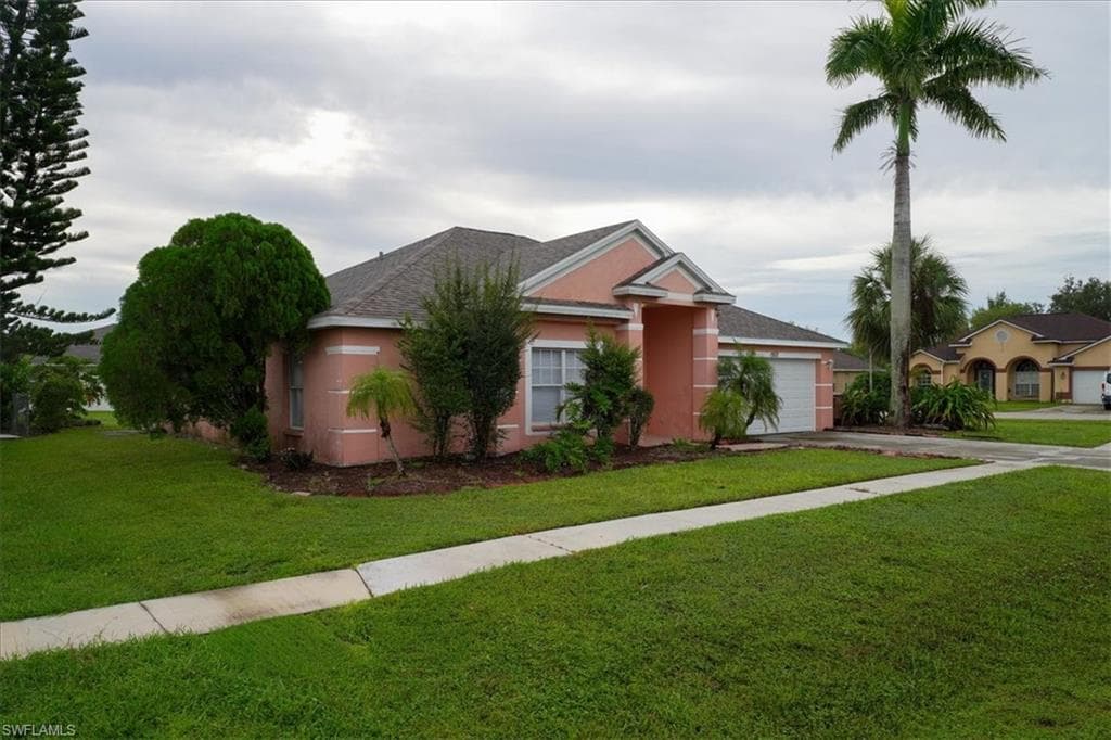 1502 Scholar CT LEHIGH ACRES, FL 33971