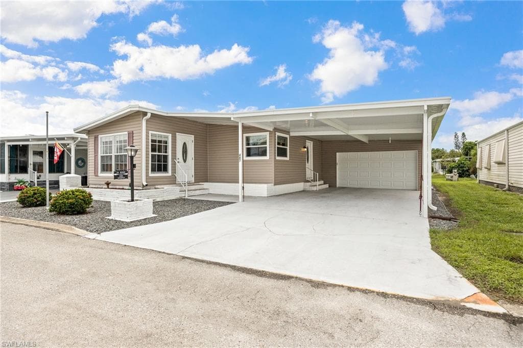 487 Jacklin LN NORTH FORT MYERS, FL 33903