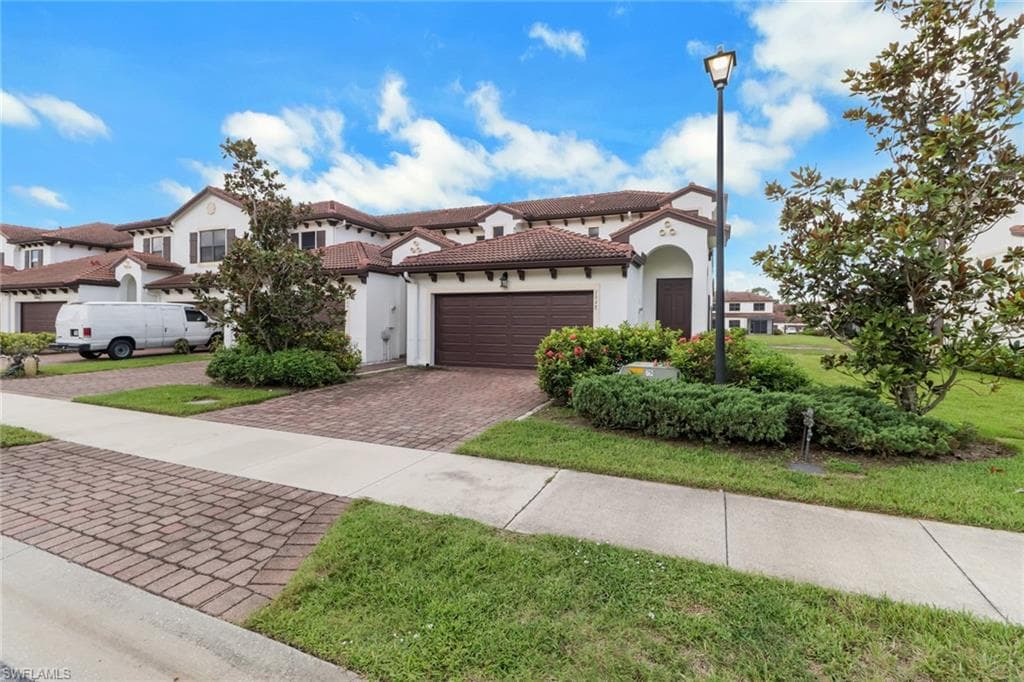 7948 Bristol CIR NAPLES, FL 34120