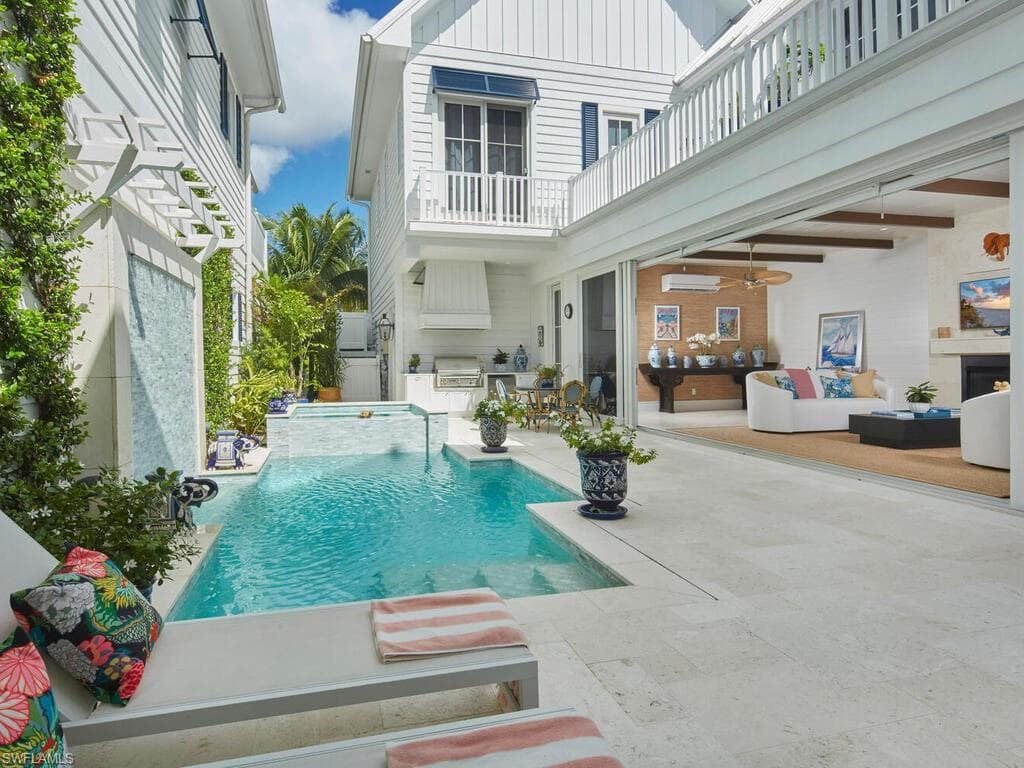 909 10th AVE S NAPLES, FL 34102