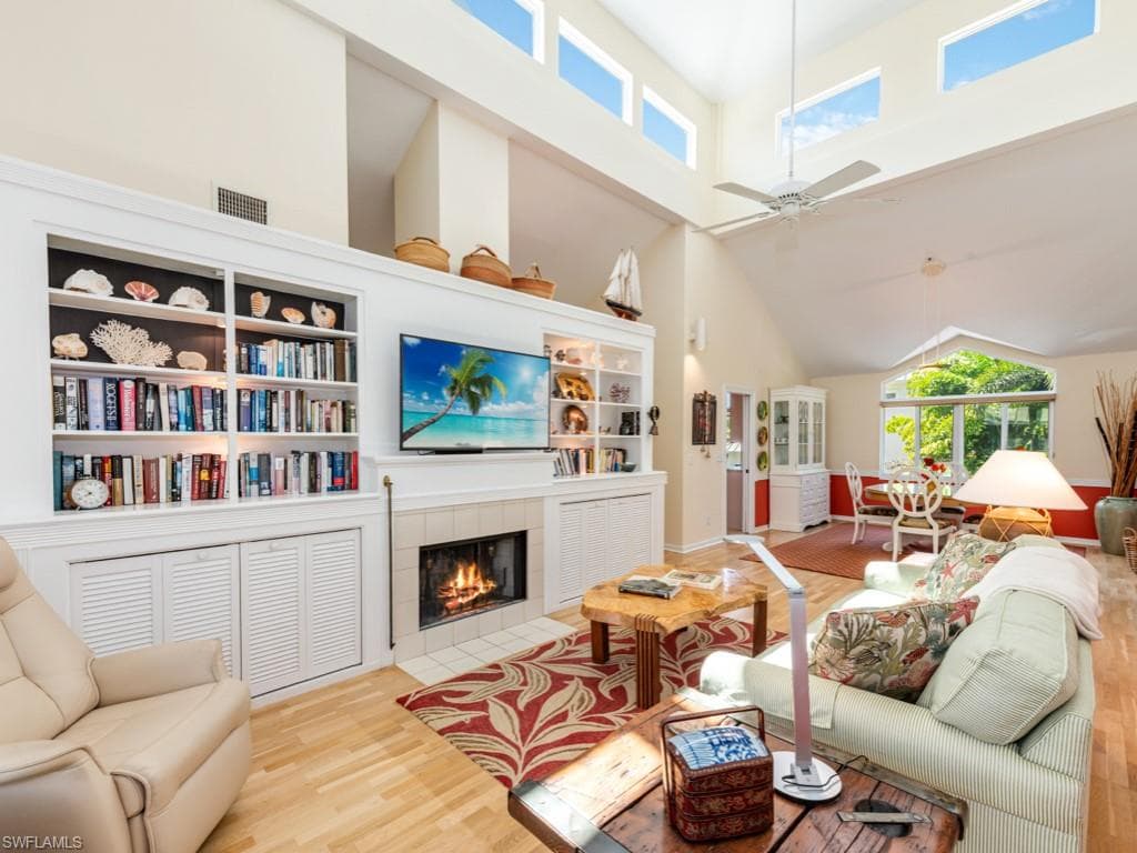 640 2nd ST S 2 NAPLES, FL 34102