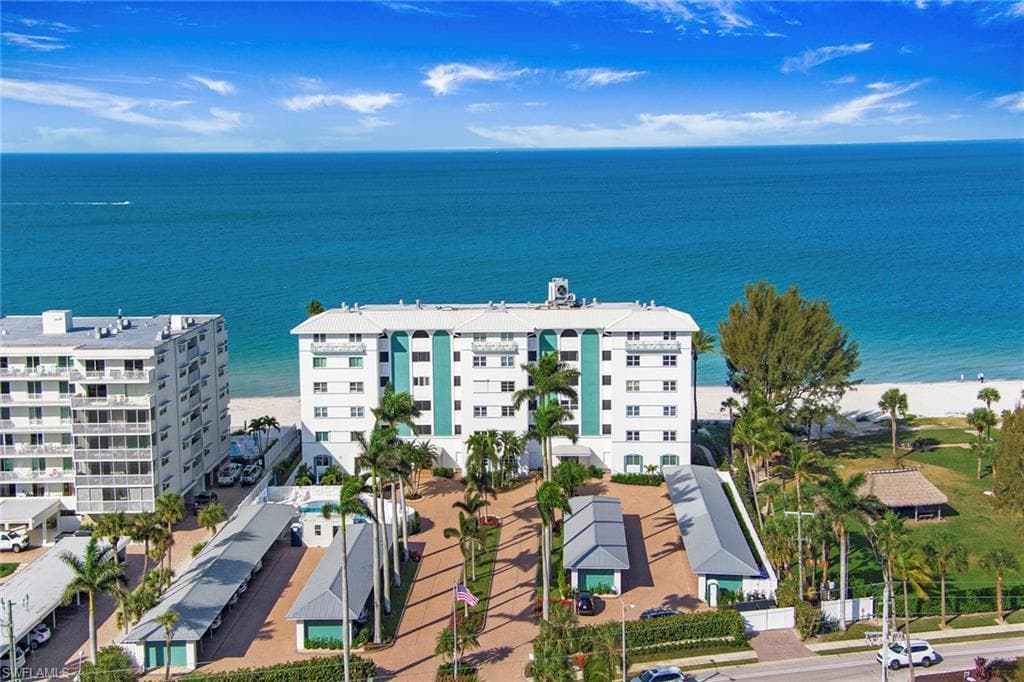 2011 Gulf Shore BLVD N 56 NAPLES, FL 34102
