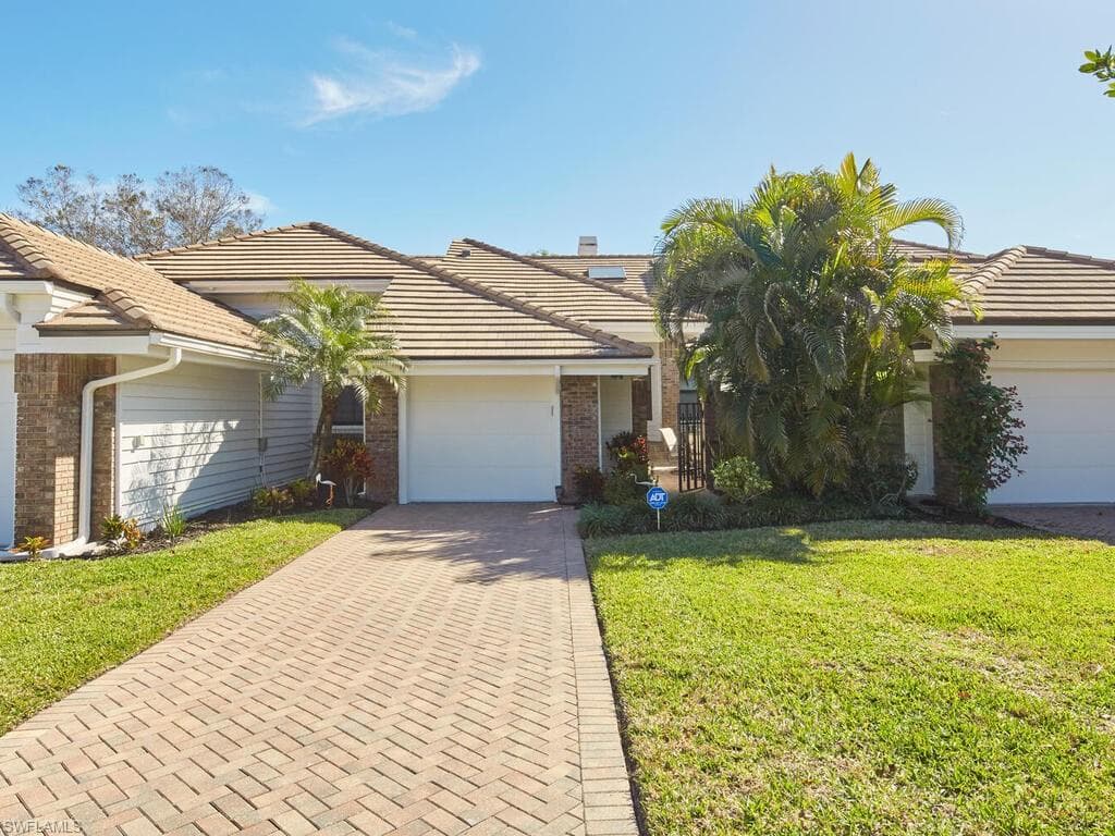 575 Park Shore DR NAPLES, FL 34103