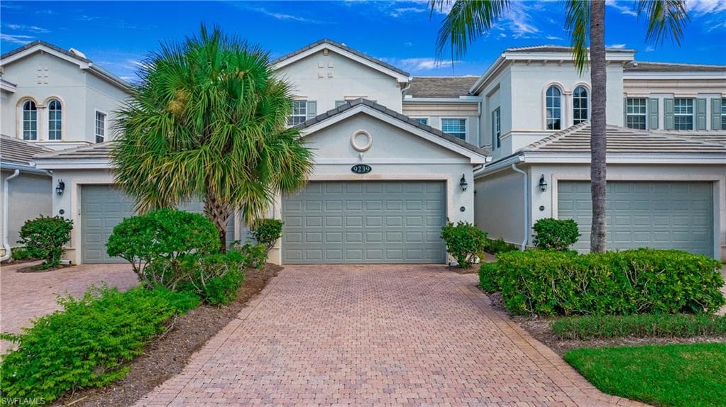 9239 Tesoro LN 3-203 NAPLES, FL 34114