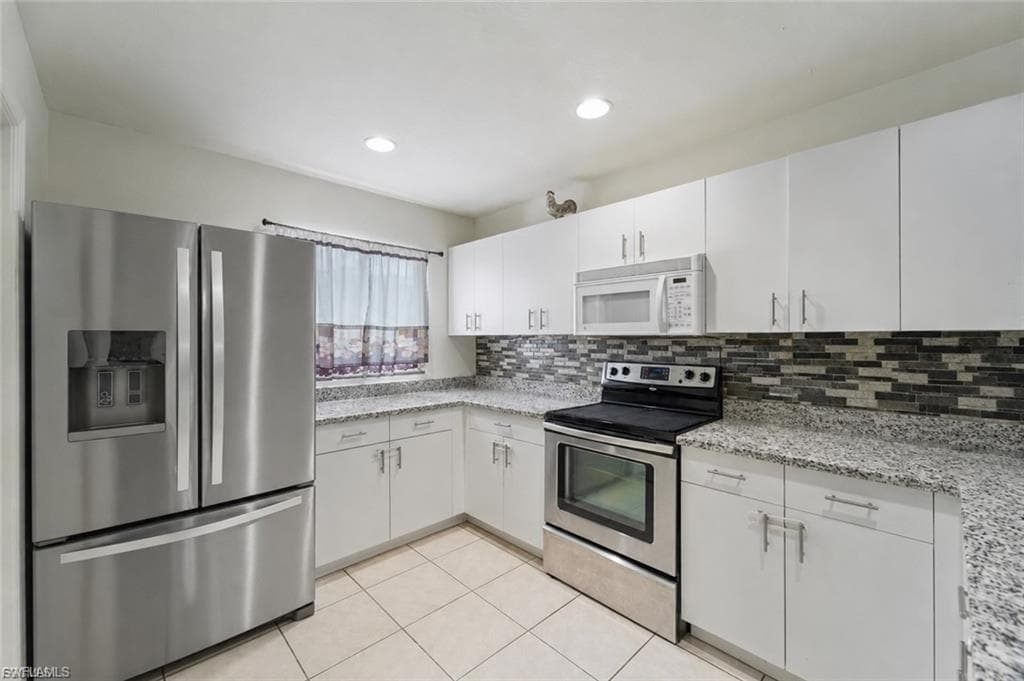 1021 Alvin AVE LEHIGH ACRES, FL 33971