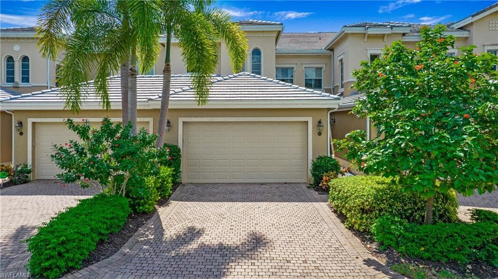 3093 Aviamar CIR 7-203 NAPLES, FL 34114