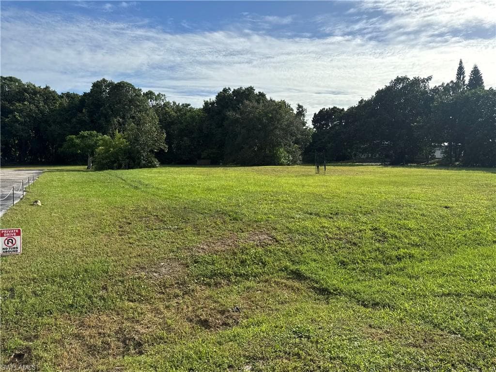 2660 Lakeview DR NAPLES, FL 34112