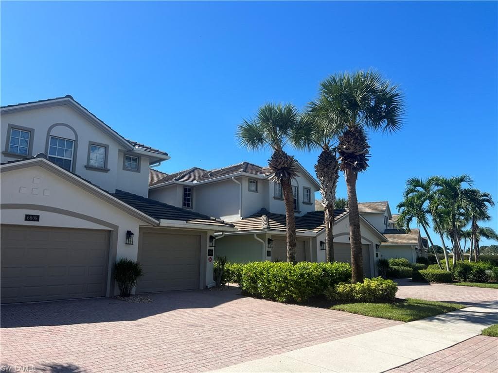 6809 Ascot DR 201 NAPLES, FL 34113