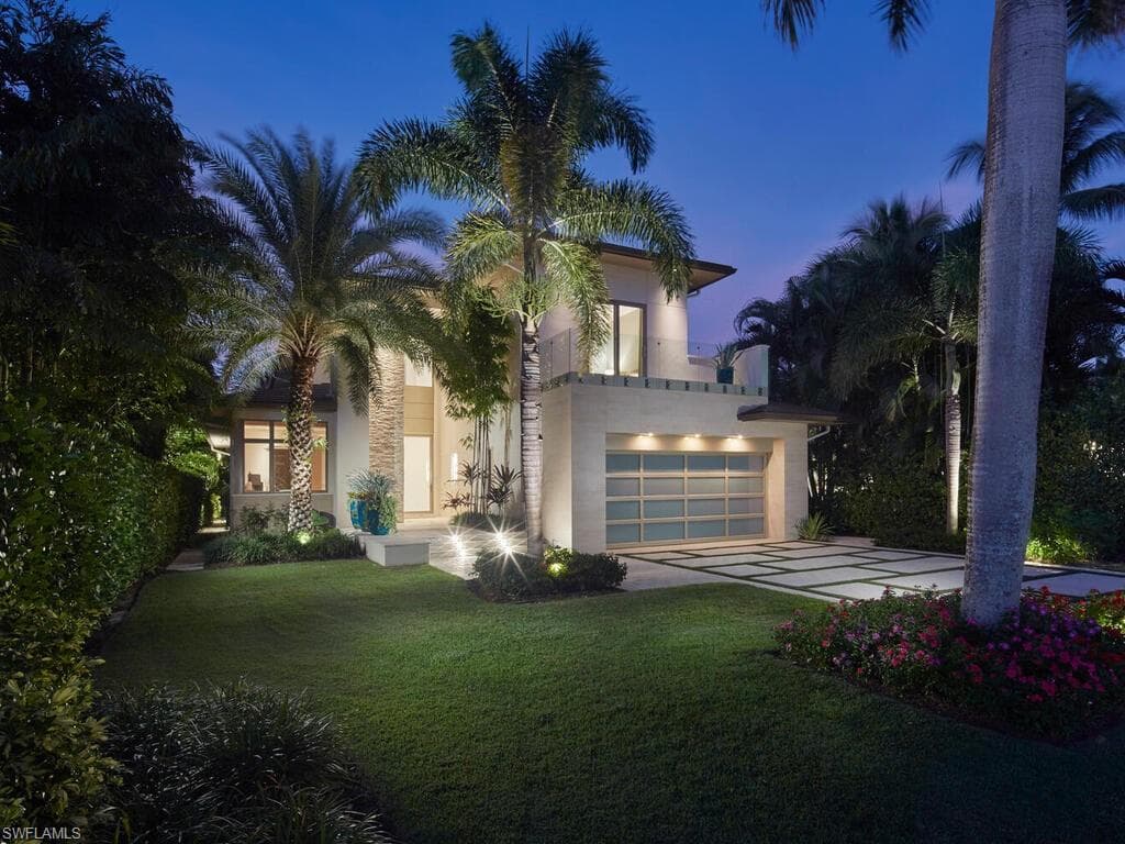 355 7th AVE S NAPLES, FL 34102