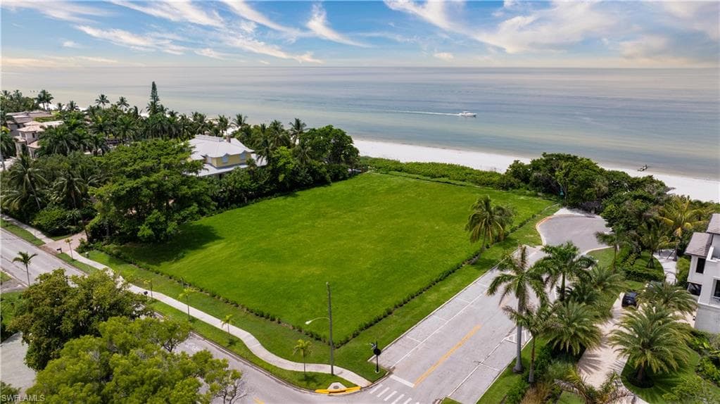275 Gulf Shore BLVD N NAPLES, FL 34102