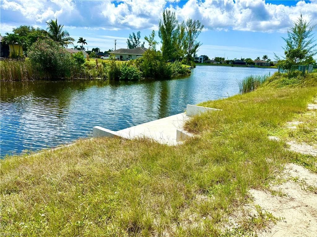 926 28th ST CAPE CORAL, FL 33914