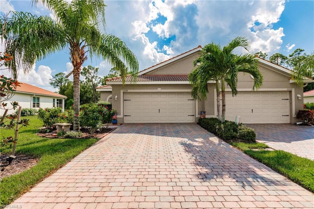 15228 Ligustrum LN ALVA, FL 33920