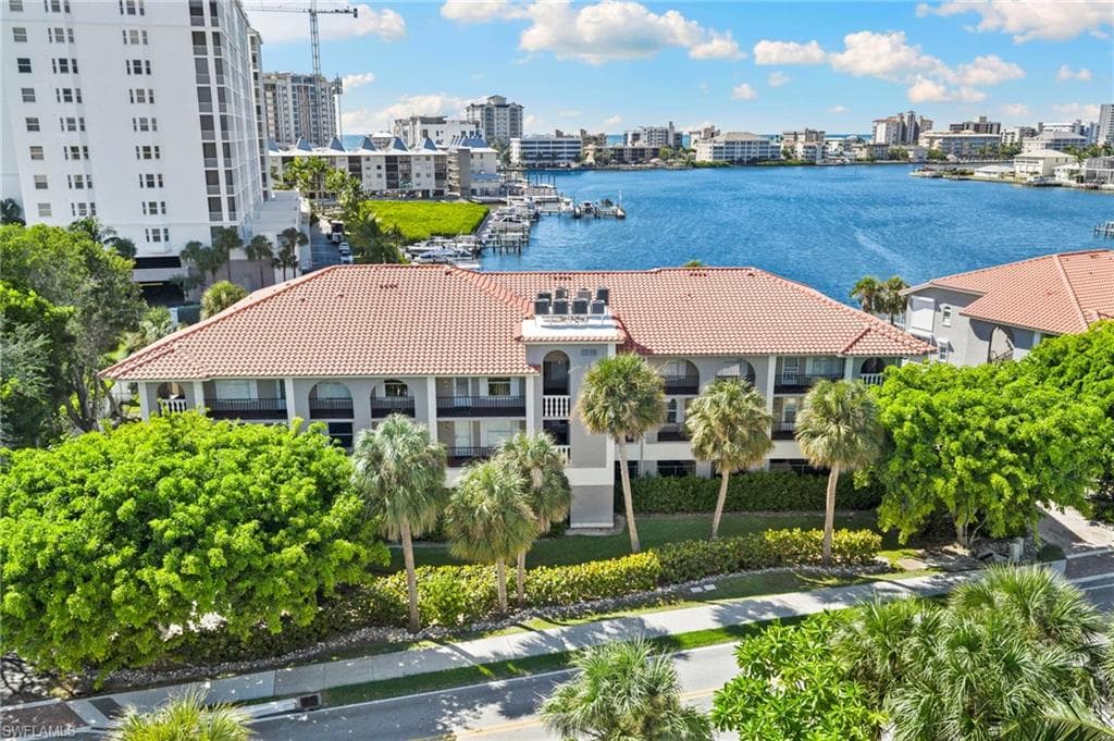 9101 Vanderbilt DR 302 NAPLES, FL 34108