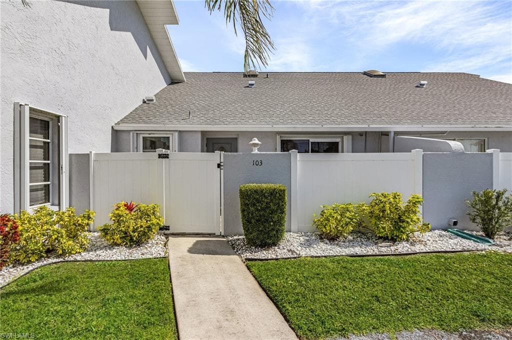 707 SW 3rd CT 103 CAPE CORAL, FL 33991