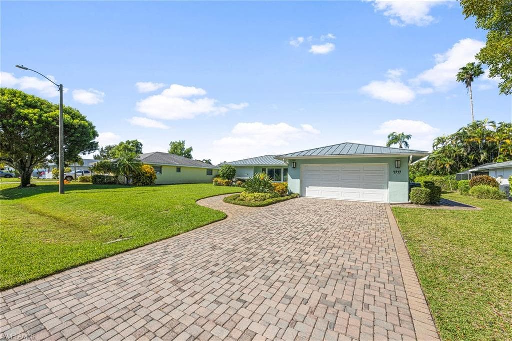 9757 Berkshire ST NAPLES, FL 34109