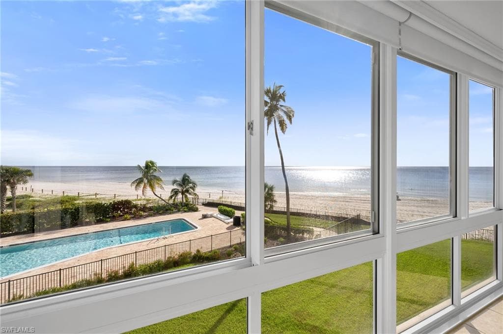 2121 Gulf Shore BLVD N 203 NAPLES, FL 34102