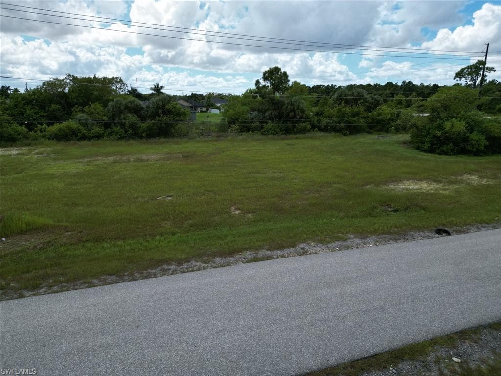 818 NE 32nd LN CAPE CORAL, FL 33909