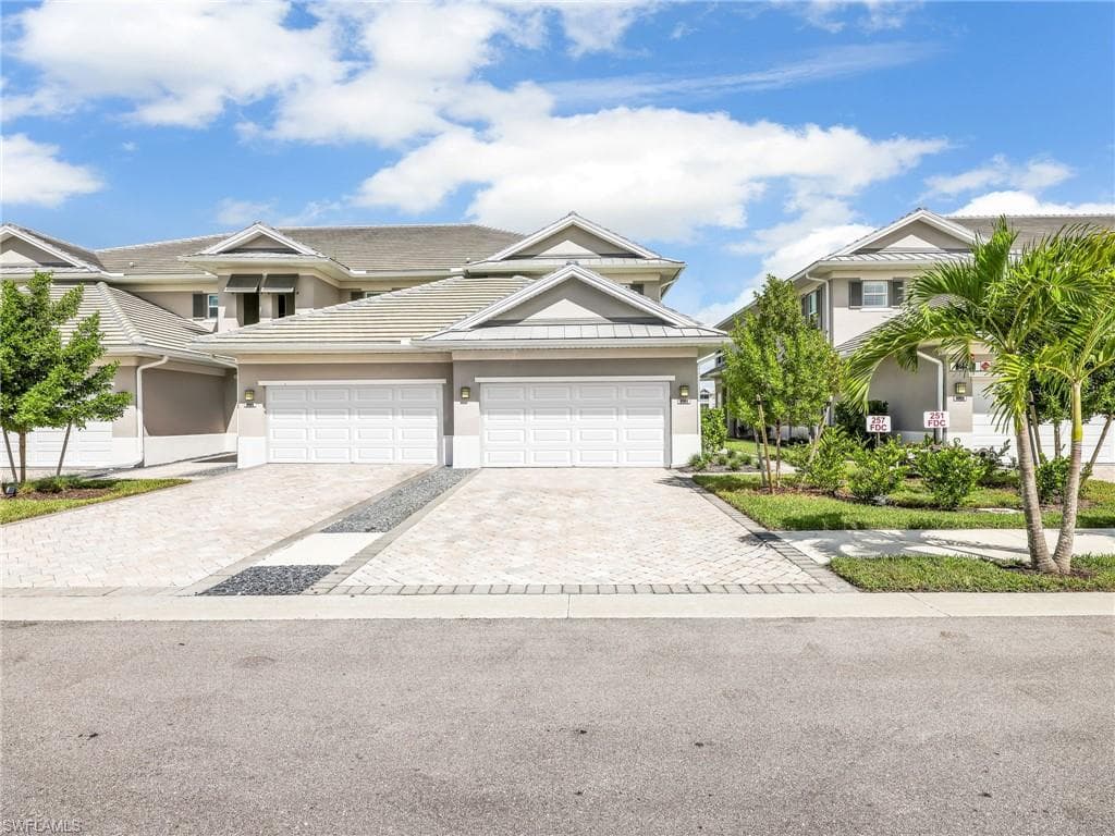 257 Indies Dr E 102 NAPLES, FL 34114