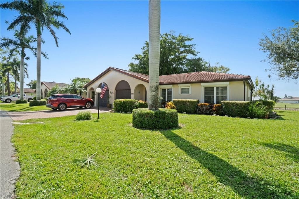 1037 Forest Lakes DR 8D NAPLES, FL 34105