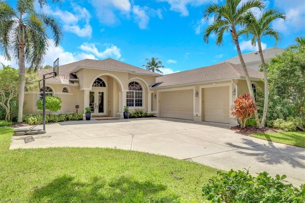 1140 10th AVE N NAPLES, FL 34102