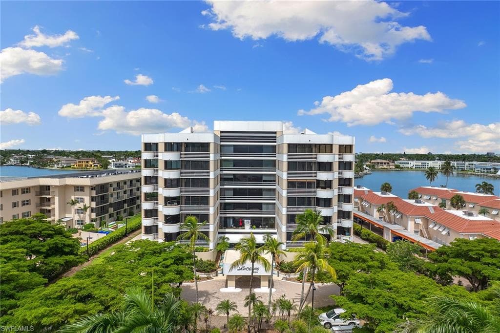 3100 Gulf Shore BLVD N 303 NAPLES, FL 34103