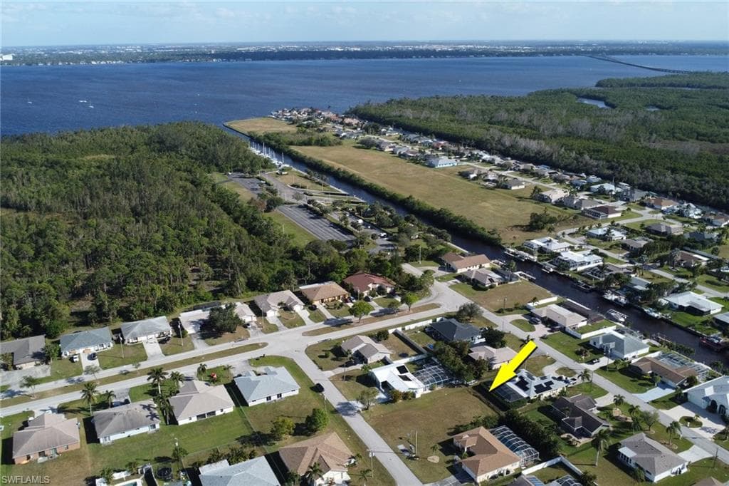 2318 SE 15th ST CAPE CORAL, FL 33990