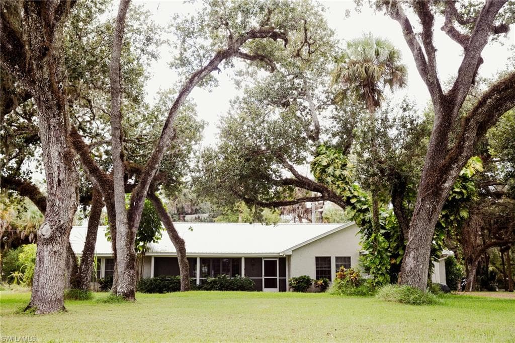4055 County Rd 78 FORT DENAUD, FL 33935