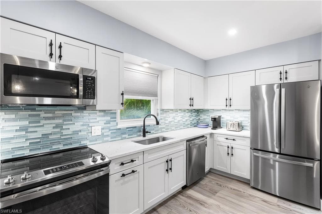 940 3rd ST S 204 NAPLES, FL 34102