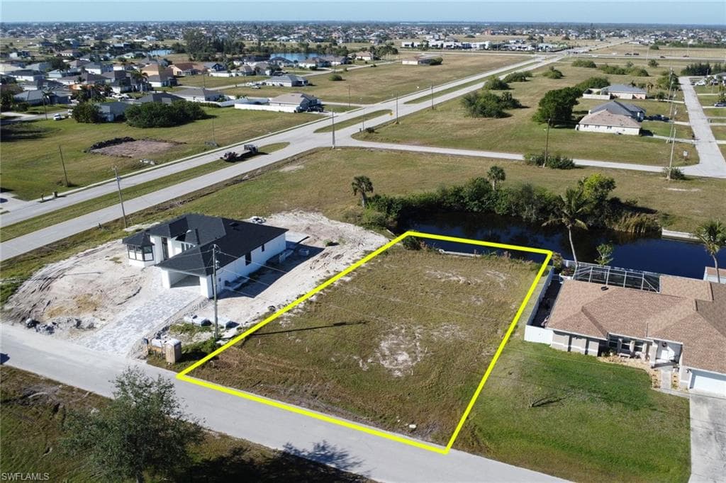 806 NW 28th PL CAPE CORAL, FL 33993
