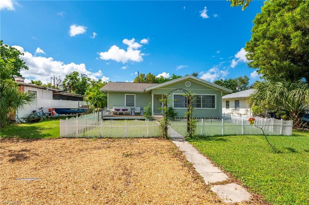 2432 Washington AVE NAPLES, FL 34112