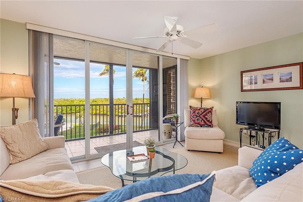 17 Bluebill AVE 203 NAPLES, FL 34108