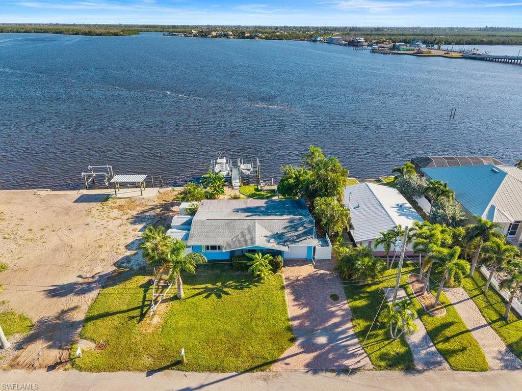 2504 Bayshore DR MATLACHA, FL 33993