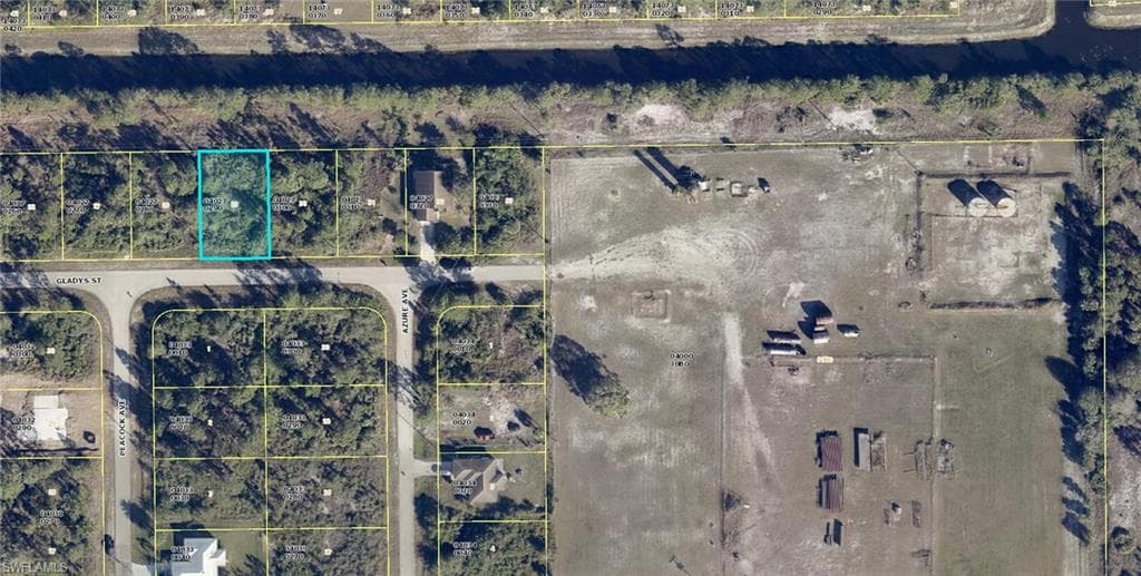 1041 GLADYS ST LEHIGH ACRES, FL 33974