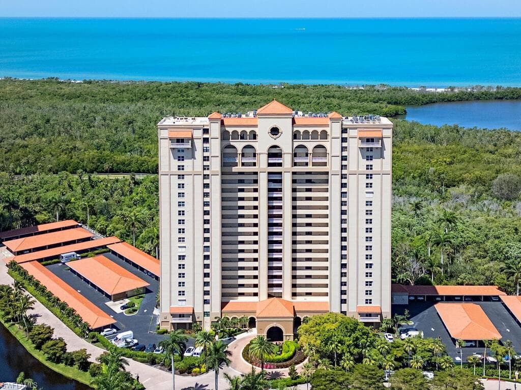 6585 Nicholas BLVD 1102 NAPLES, FL 34108