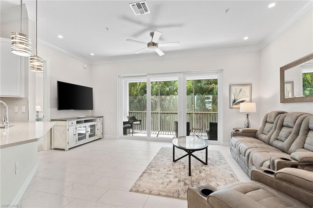 238 Indies DR E 201 NAPLES, FL 34114