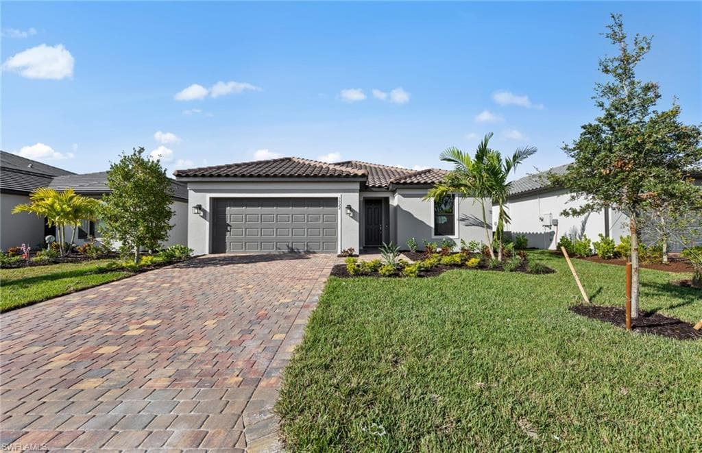 3922 Hampton CIR ALVA, FL 33920