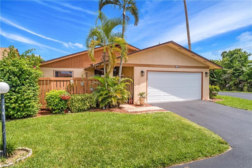 6484 Royal Woods DR FORT MYERS, FL 33908