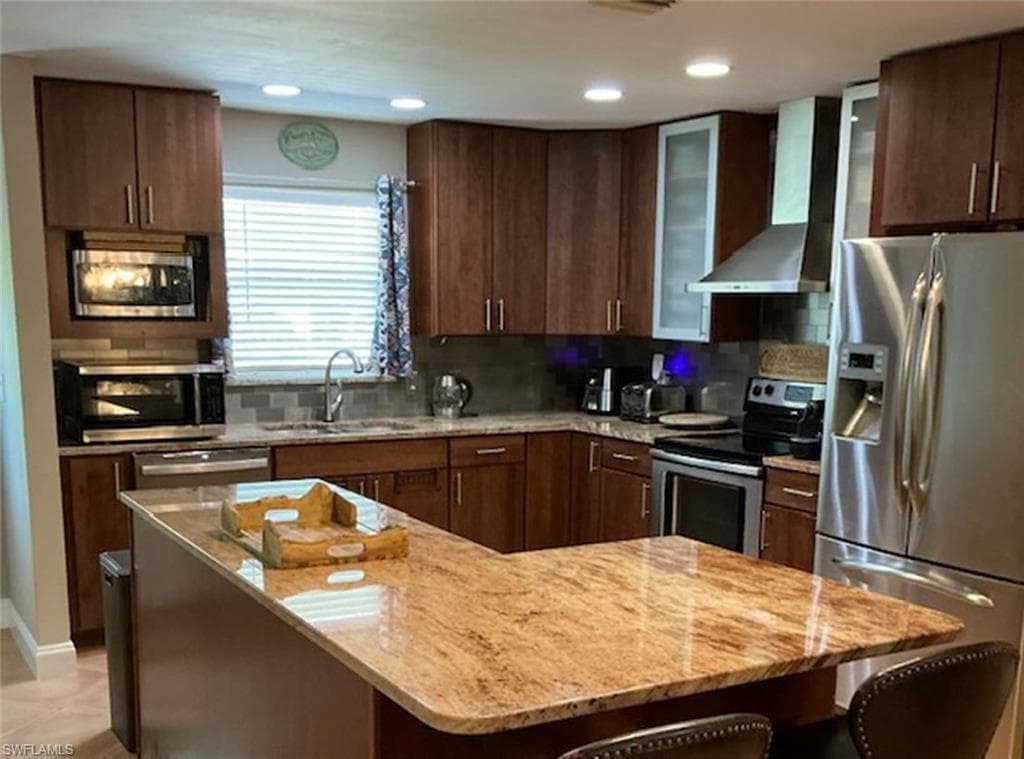 882 Bluebird ST NAPLES, FL 34104