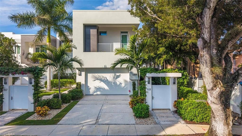 1559 CHESAPEAKE AVE NAPLES, FL 34102