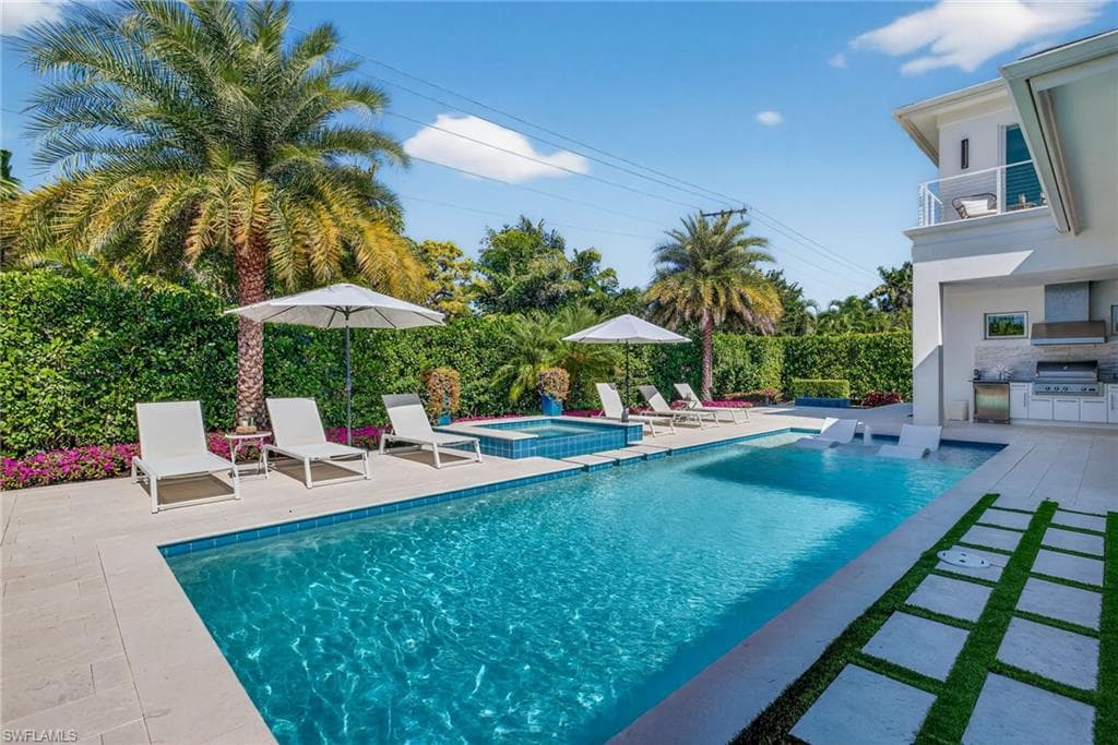 405 7TH AVE N NAPLES, FL 34102