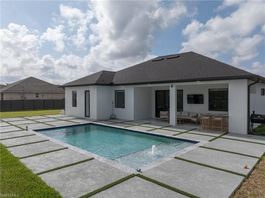 833 SW 16th TER CAPE CORAL, FL 33991