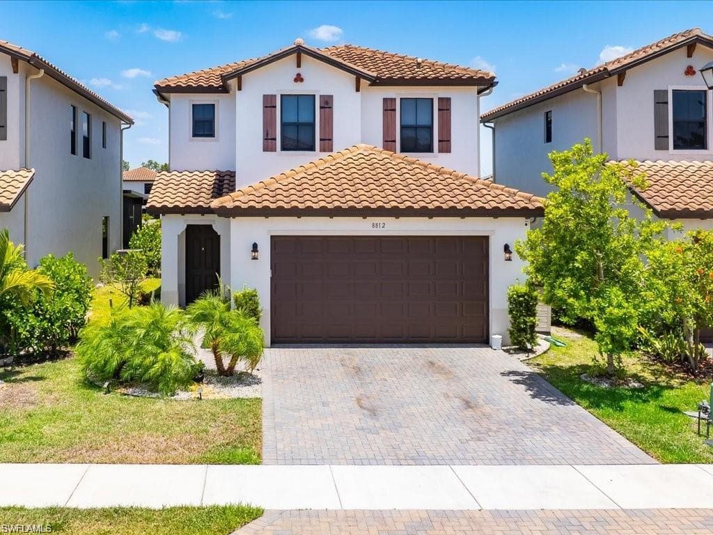 8812 Madrid CIR NAPLES, FL 34104